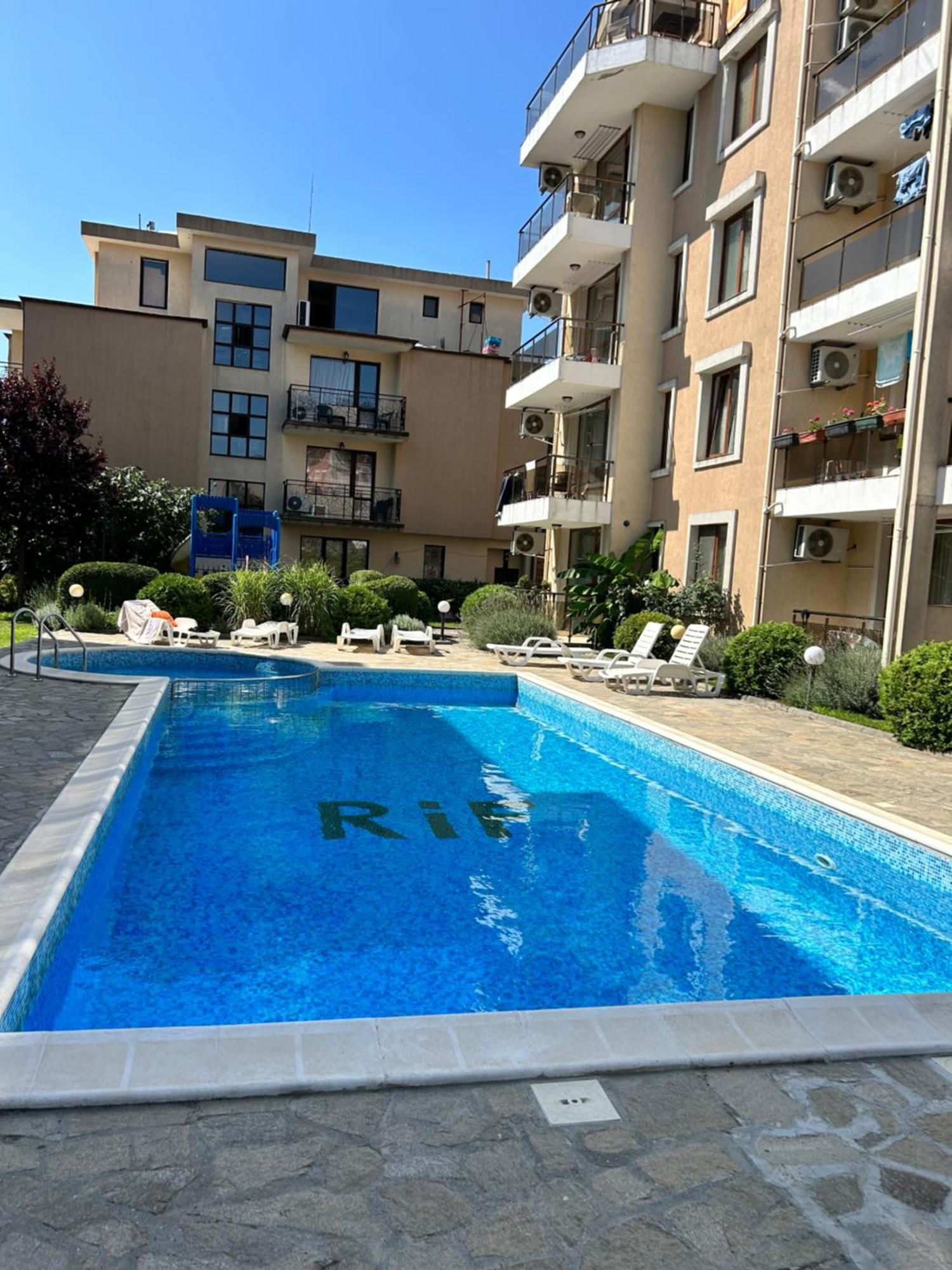 Голям Апартамент С Прекрасна Гледка Кьм Морето Ravda Exterior photo